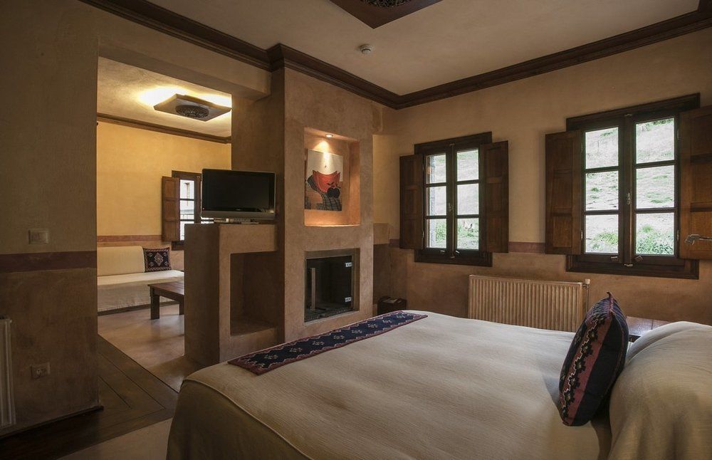 Katogi Averoff Hotel & Winery Metsovo Exterior photo